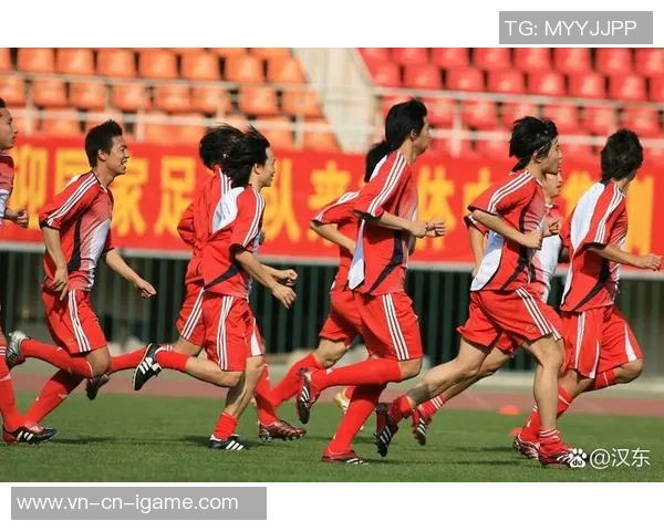 大吉利足球队奋勇争先展现团队精神与拼搏意志的精彩瞬间